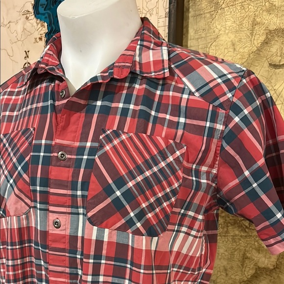 Patagonia Red and Blue Casual Button Down Short Sleeve Shirt. Large - Picture 2 of 9
